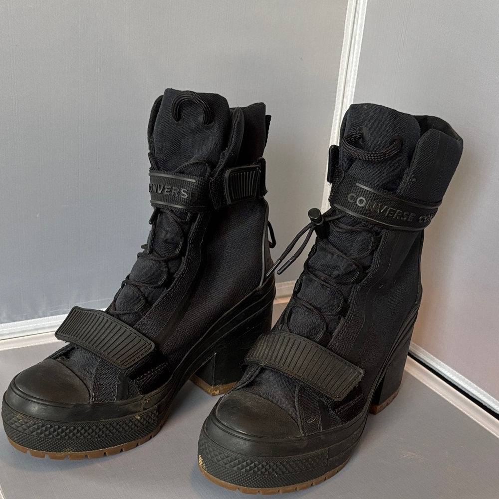 Converse Women's GR 82 Black Boots.  Size 7.
